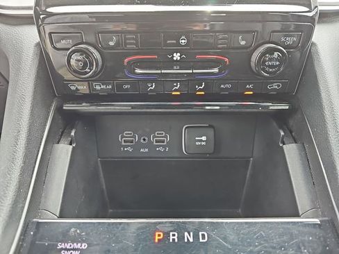 Used 2024 Jeep Grand Cherokee Limited image 29