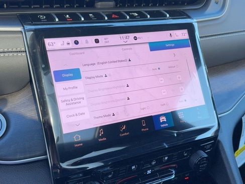 New 2025 Jeep Grand Cherokee Limited w/ Luxury Tech Group II image 24