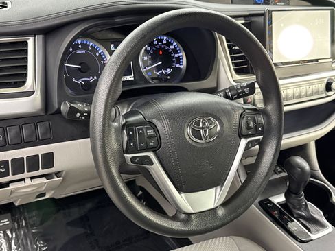 Used 2019 Toyota Highlander LE image 20
