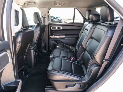 Used 2023 Ford Explorer XLT w/ Equipment Group 202A RWD image 19