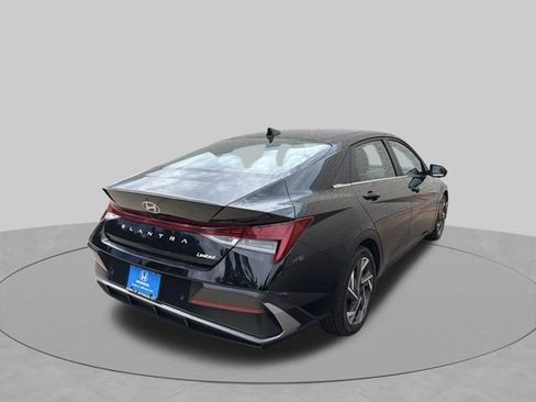 Used 2024 Hyundai Elantra Limited FWD image 5