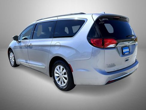 Used 2017 Chrysler Pacifica Touring-L FWD image 7