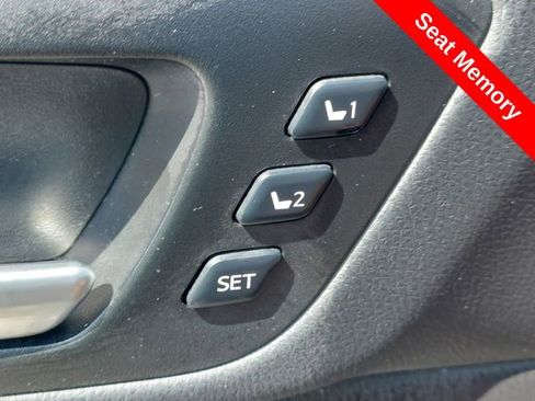 Used 2017 Toyota Highlander Limited image 23