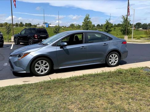 Used 2024 Toyota Corolla LE FWD image 12