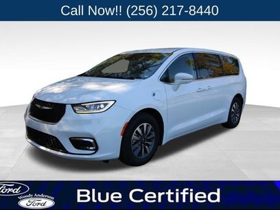 Used 2022 Chrysler Pacifica Touring-L w/ Uconnect Theater Family Group