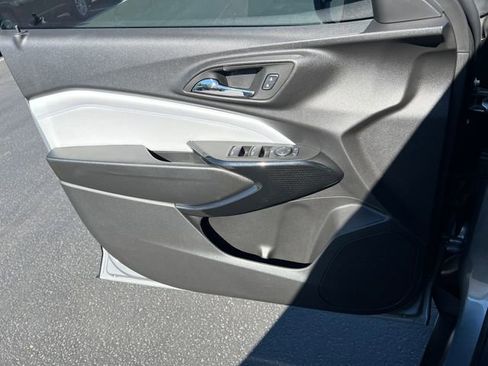 Certified 2025 Chevrolet Trax LT FWD image 12