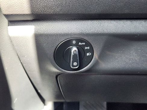 Certified 2023 Volkswagen Jetta SE w/ Panoramic Sunroof Package image 18