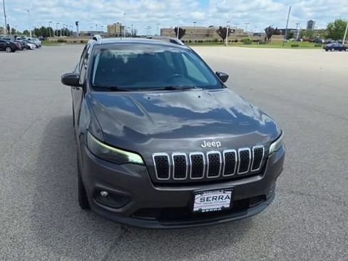 Used 2019 Jeep Cherokee Latitude Plus FWD image 4
