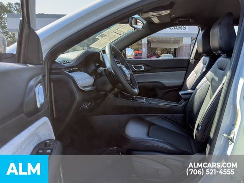 Used 2024 Jeep Compass Latitude w/ Altitude Special Edition AWD/4WD image 12