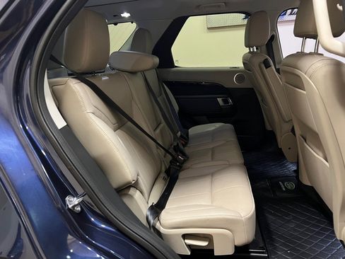 Used 2018 Land Rover Discovery SE image 35
