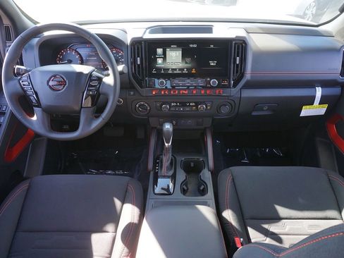 Certified 2025 Nissan Frontier PRO-4X image 11