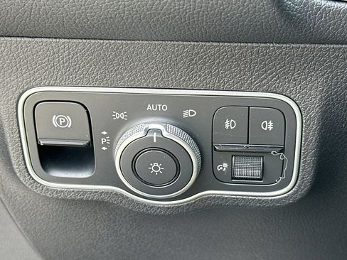 Certified 2026 Mercedes-Benz GLB 250 4MATIC image 37
