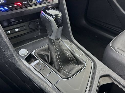 Used 2024 Volkswagen Tiguan SE FWD image 19