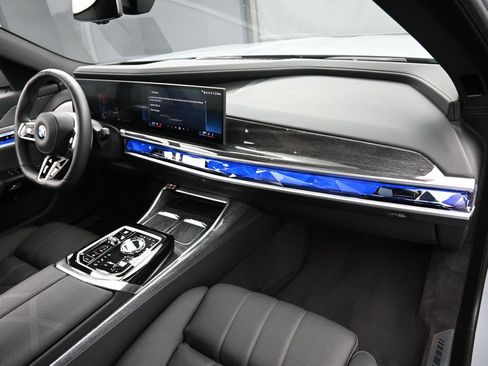 Used 2025 BMW 760i xDrive AWD/4WD image 36