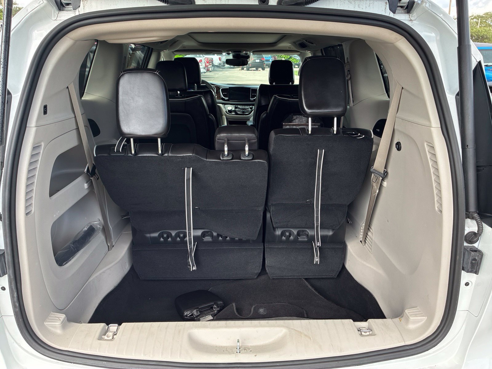 Certified 2023 Chrysler Pacifica Limited AWD/4WD image 33