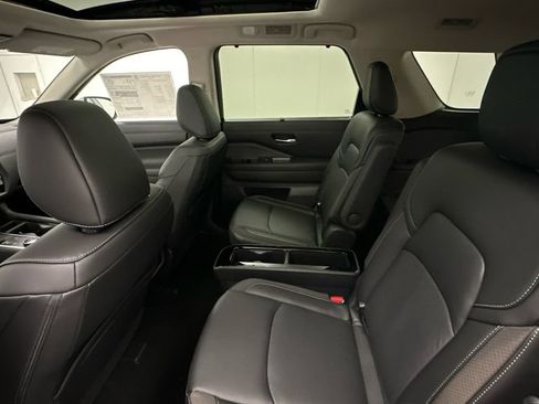 Used 2024 Nissan Pathfinder SL w/ SL Premium Package AWD/4WD image 10