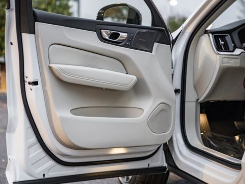 New 2026 Volvo XC60 B5 Ultra w/ Protection Package Premier image 37