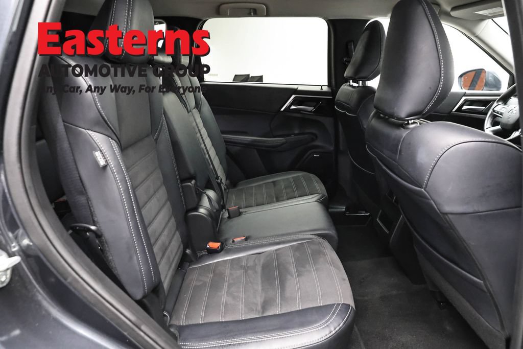 Used 2025 Mitsubishi Outlander SE AWD/4WD image 24