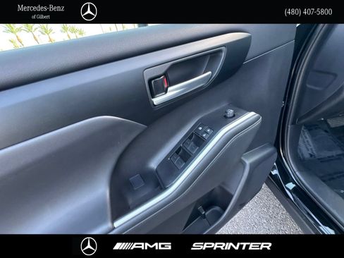 Used 2026 Toyota Highlander XLE AWD/4WD image 13
