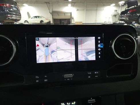 Used 2022 Mercedes-Benz Sprinter 2500 image 16