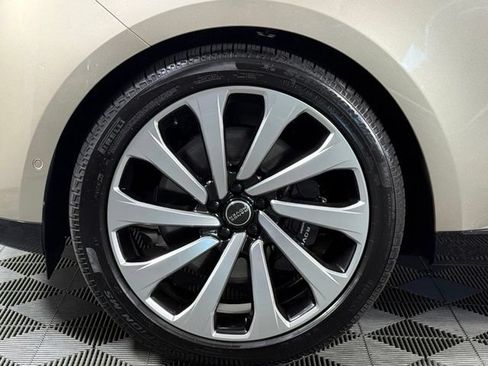 New 2025 Land Rover Range Rover Autobiography AWD/4WD image 13