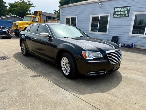 Used 2014 Chrysler 300 RWD image 2