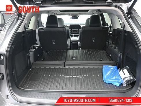 New 2026 Toyota Highlander Platinum image 37