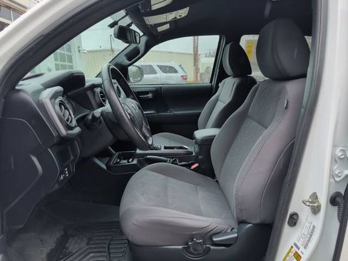 Used 2016 Toyota Tacoma TRD Sport w/ Towing Package AWD/4WD image 14