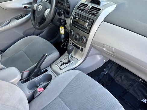 Used 2012 Toyota Corolla LE image 30