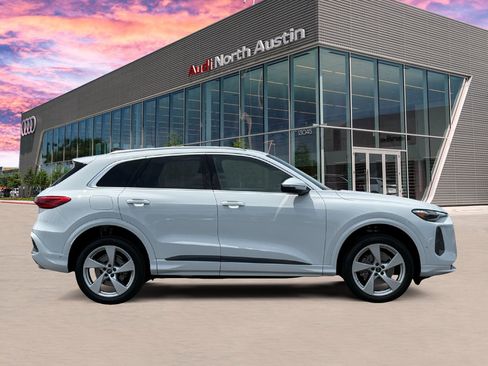 Used 2025 Audi Q5 Premium Plus w/ Premium Plus AWD/4WD image 5