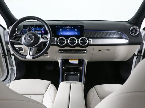 Certified 2025 Mercedes-Benz GLB 250 image 17