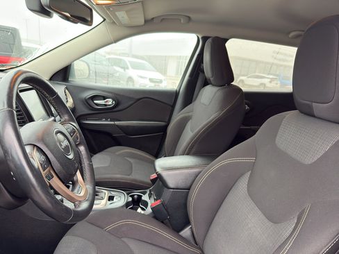 Used 2016 Jeep Cherokee Latitude w/ Comfort/Convenience Group image 27