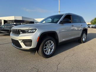 Used 2024 Jeep Grand Cherokee Laredo X w/ Trailer Tow Package AWD/4WD video 2