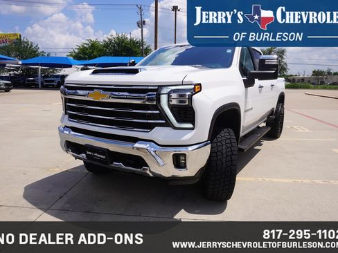Used 2024 Chevrolet Silverado 2500 LTZ AWD/4WD image 2