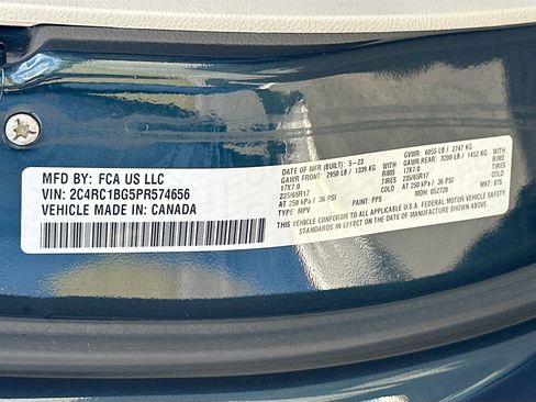 Used 2023 Chrysler Pacifica Touring-L image 31