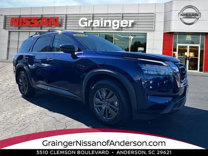 Used 2022 Nissan Pathfinder SV w/ SV Premium Package