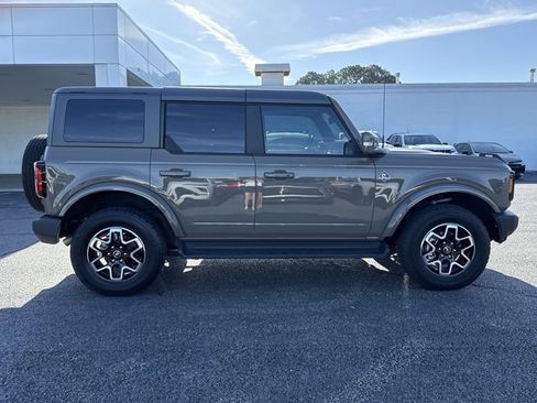 Used 2025 Ford Bronco Outer Banks AWD/4WD image 2