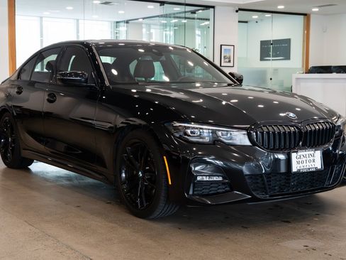 Used 2022 BMW 330i Sedan w/ M Sport Package RWD image 3