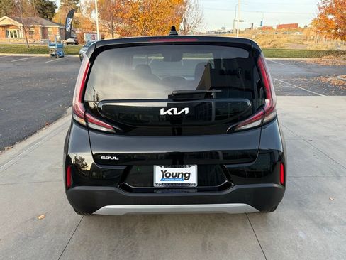 Used 2024 Kia Soul LX w/ LX Technology Package image 9