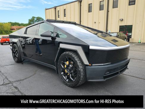 Used 2024 Tesla Cybertruck AWD Crew Cab image 3