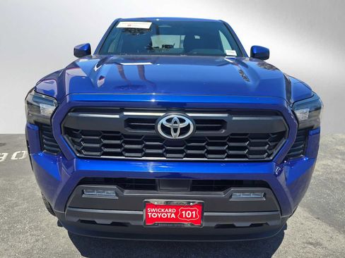 Used 2025 Toyota Tacoma TRD Off-Road AWD/4WD image 8