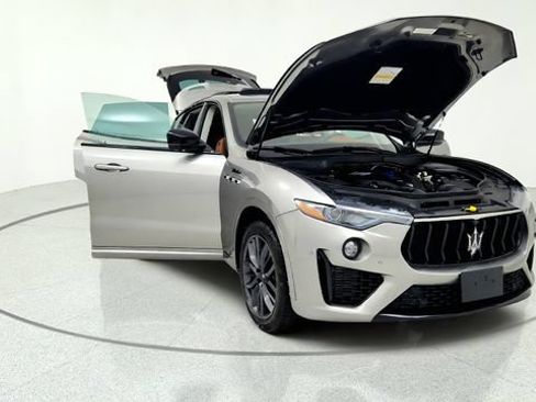 Used 2022 Maserati Levante Modena AWD/4WD image 12