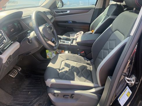 Used 2024 Volkswagen Atlas Peak Edition SE image 9