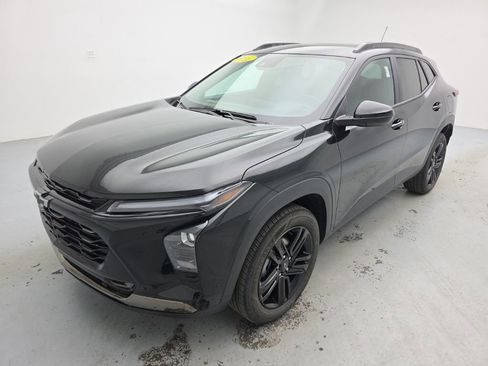 Used 2025 Chevrolet Trax ACTIV FWD image 4