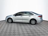 Used 2021 Toyota Corolla LE image 3