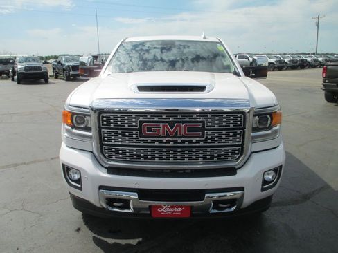 Used 2018 GMC Sierra 2500 Denali w/ Duramax Plus Package AWD/4WD image 16
