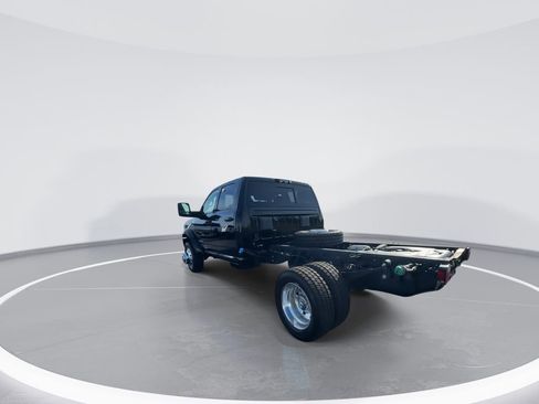 New 2026 RAM 4500 4x4 Crew Cab DRW w/ Laramie Trim Package image 6
