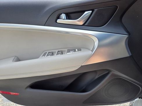 Used 2022 Genesis G70 2.0T RWD image 31