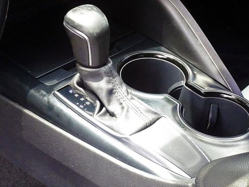 Used 2020 Toyota Camry SE FWD image 28