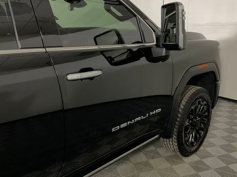 Used 2025 GMC Sierra 2500 Denali Ultimate image 9